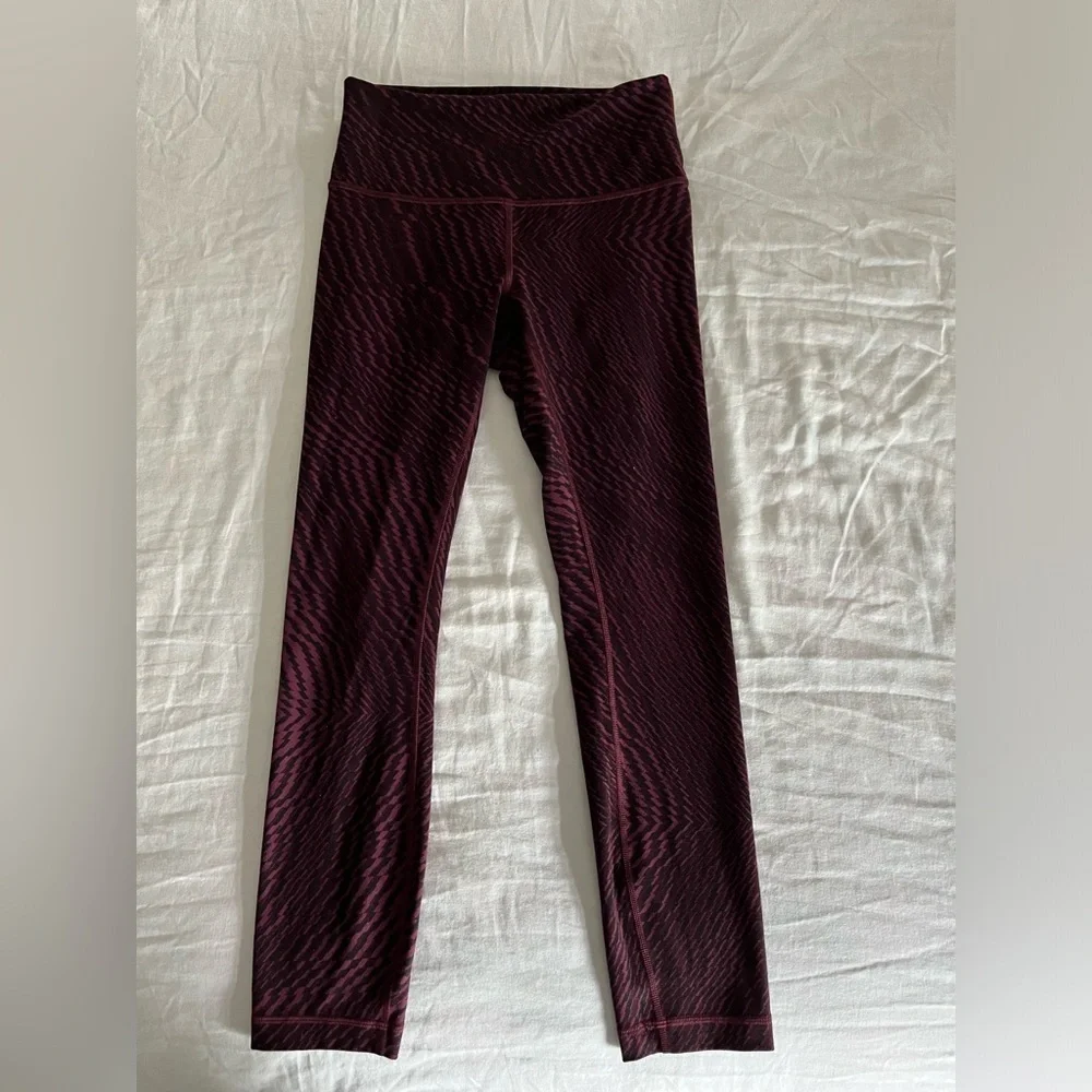 Lululemon Hi Rise Wunder Under Pants Leggings Red Grape Black Size 6 EUC